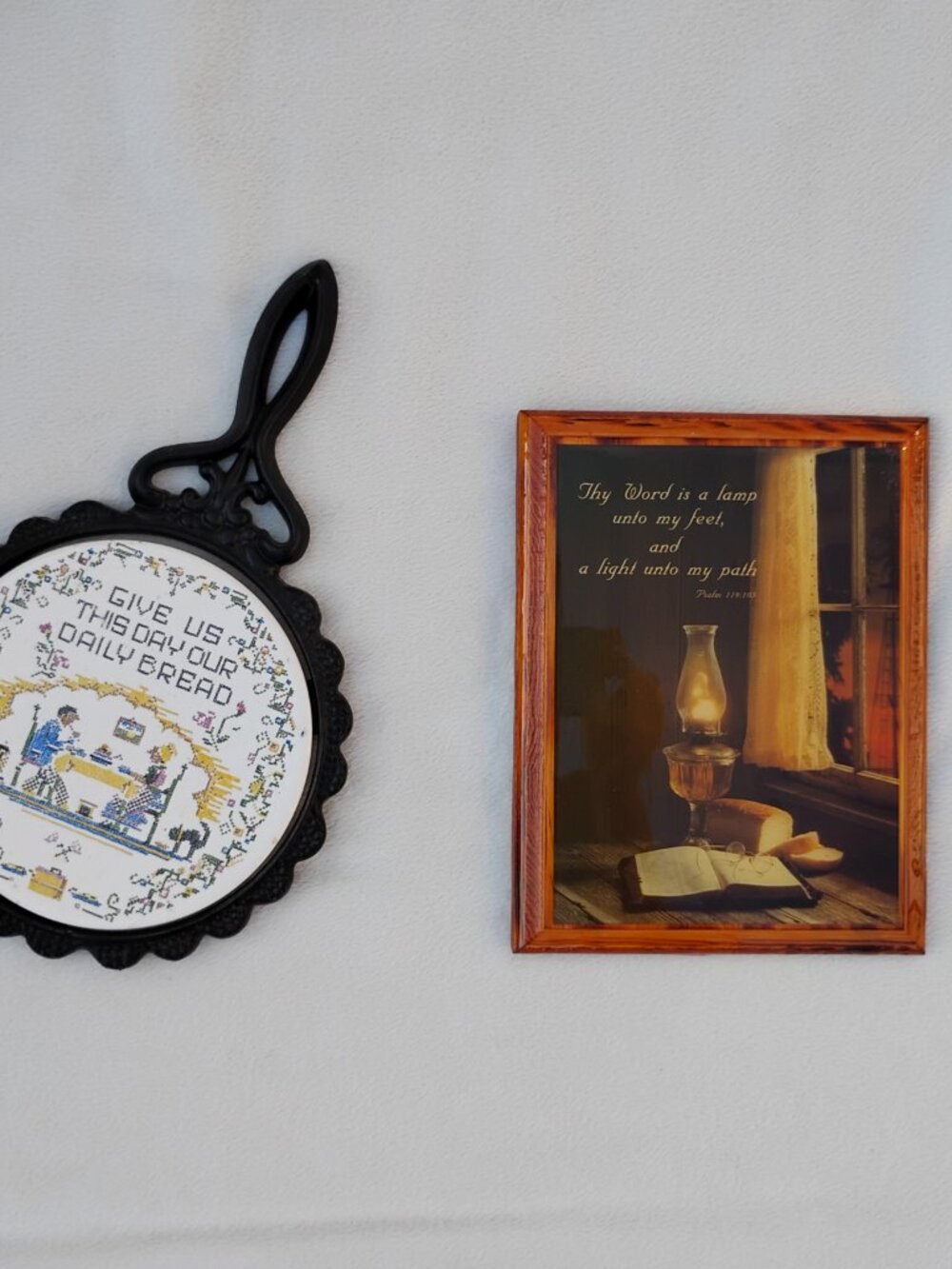 Lot of 2 Vintage Trivet Pot Holder & Wood Wall Signage Plaque Encouraging Decor - Picture 16 of 16